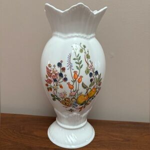 Aynsley “ Somerset “ Vase